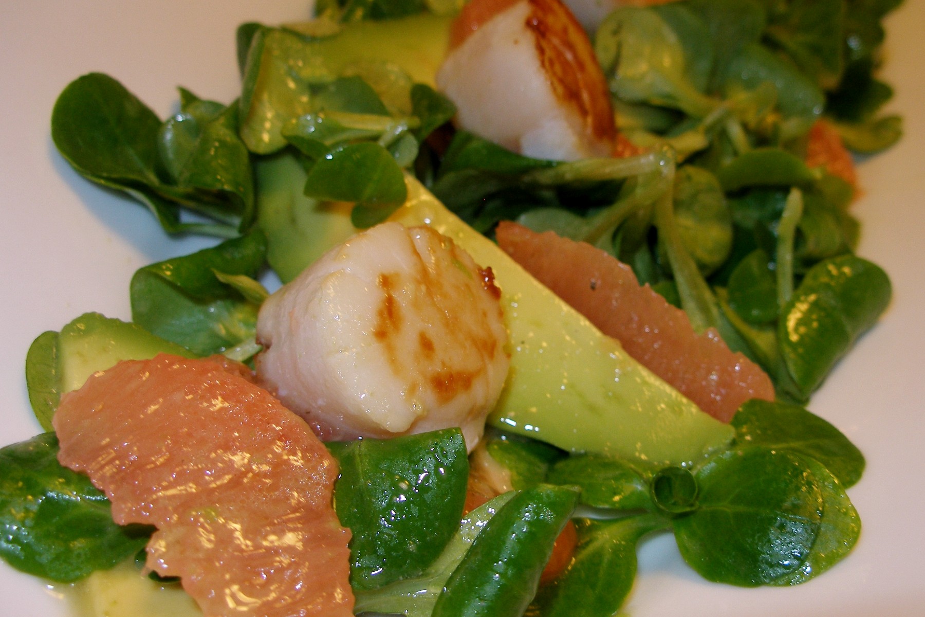 Scallop, Avocado & Grapefruit Salad Paired with Amista Sparkling Blanc de Blanc